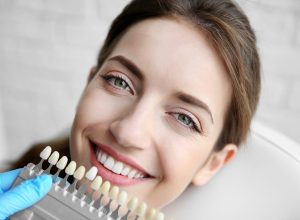 What’s the Difference Between Bonding and Veneers?